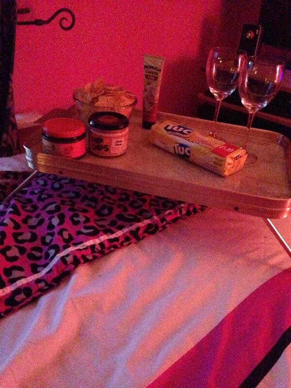 LeanneY1986's tweet image. #ChipNDip #Nibbles #Wine