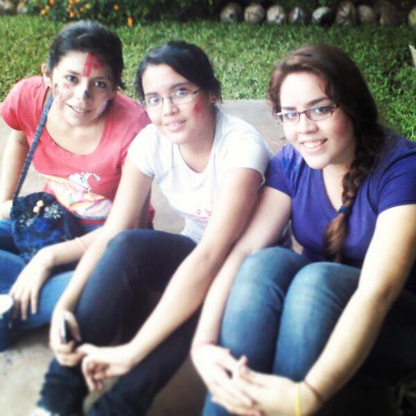 nancybuga's tweet photo. @Andrea_rSamg @MoRaVelvet Las pavas que quedaron de pie http://t.co/oAgcm9fwbO