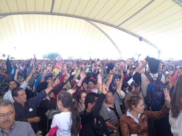 #Zacatecas alzó la mano en el compromiso de regenerar la vida pública nacional. La esperanza de México está de pie.