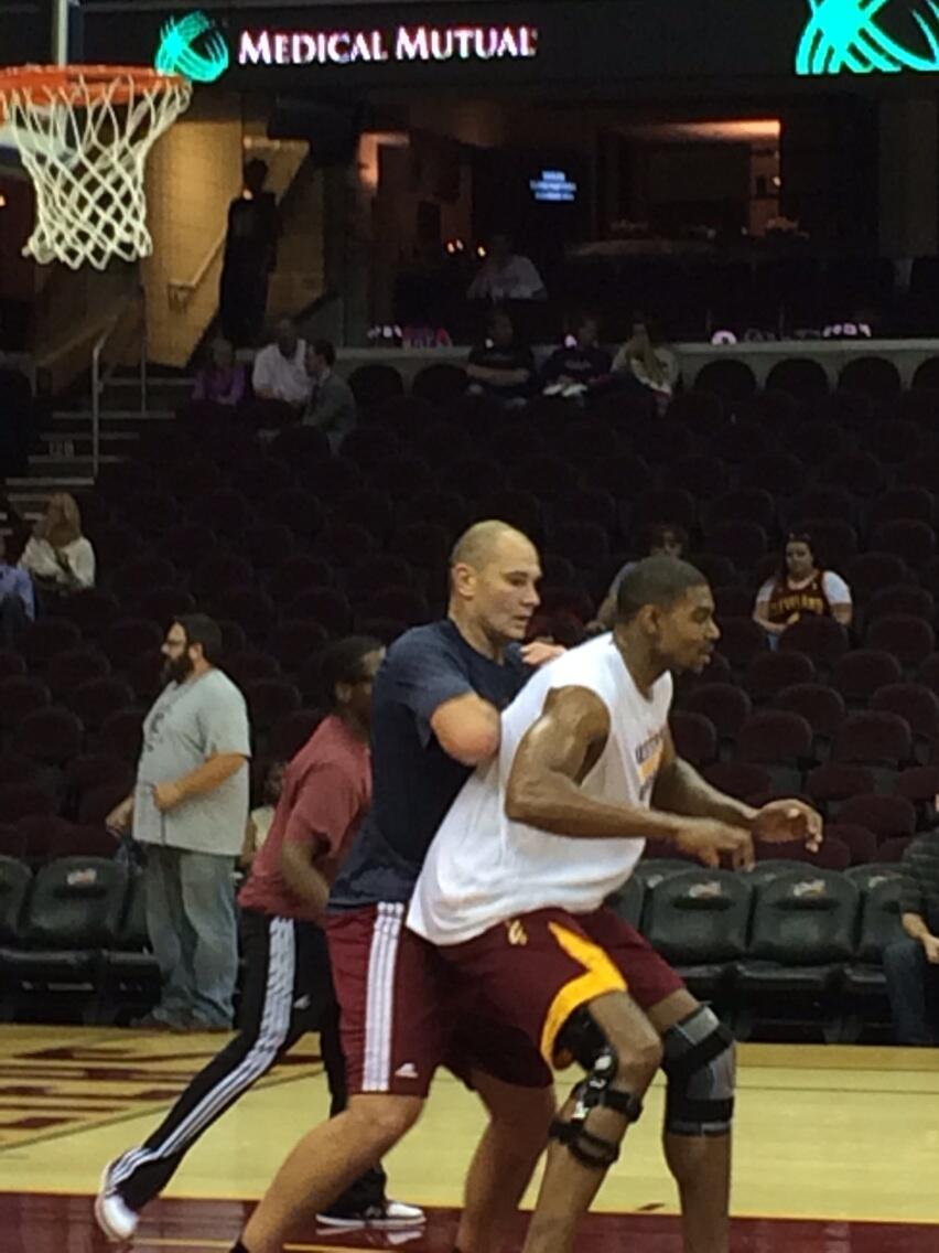 Andrew Bynum doing basketball activities?! (@WayneEmbrysKids | Twitter)