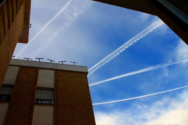 ChemSegovia's tweet photo. #Sevilla #Spain 17 oct 2013 #chemtrails #geoingenieria http://t.co/oi3yjzhuKZ