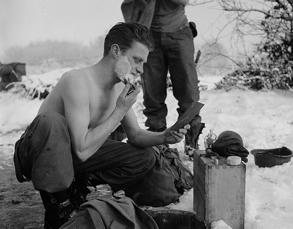 WW2Photos's tweet photo. An American soldier shaves in the snow during the battle of the bulge #military #war #ww2 #photooftheday #soldier http://t.co/oJVNXc9ID0