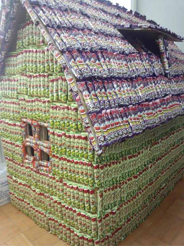 実はこれで家が建つ！？うまい棒2000本の実力。
