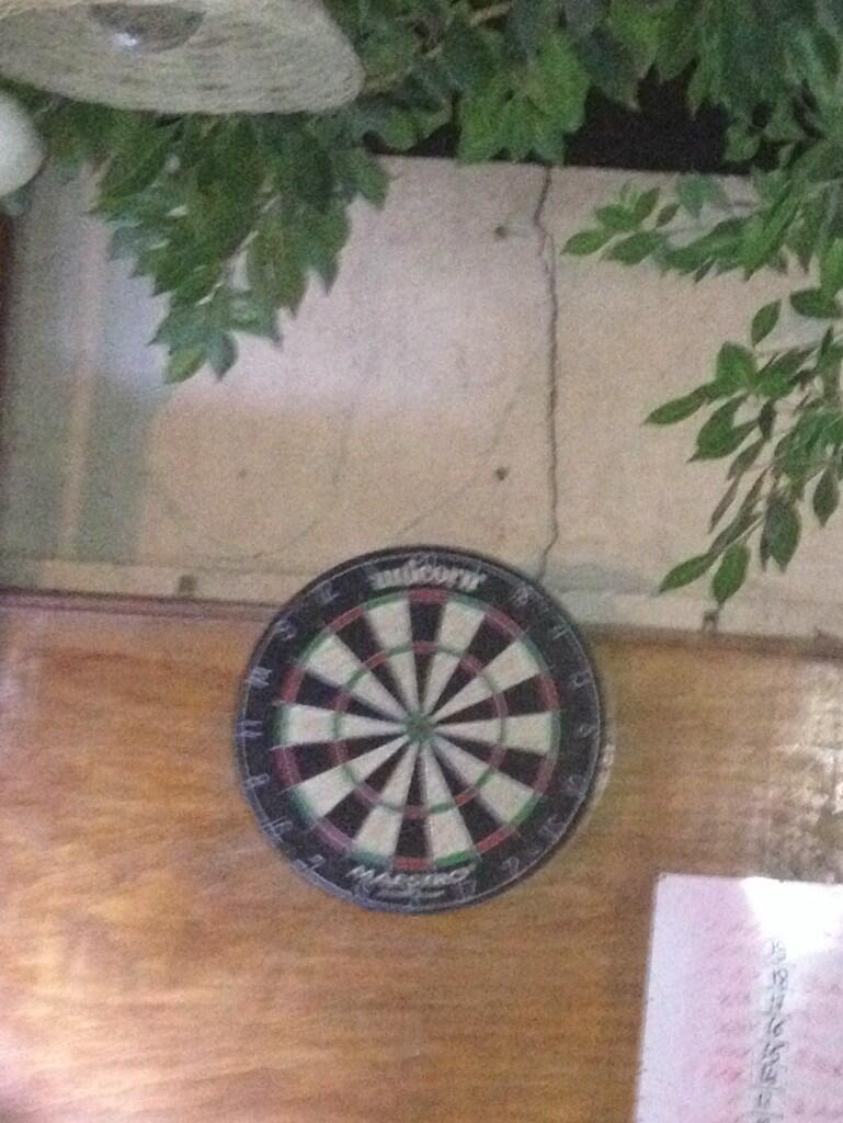 shadyeltohfa's tweet photo. @mennaziad93 playing darts ;)) http://t.co/jPwl0Uj6Ni