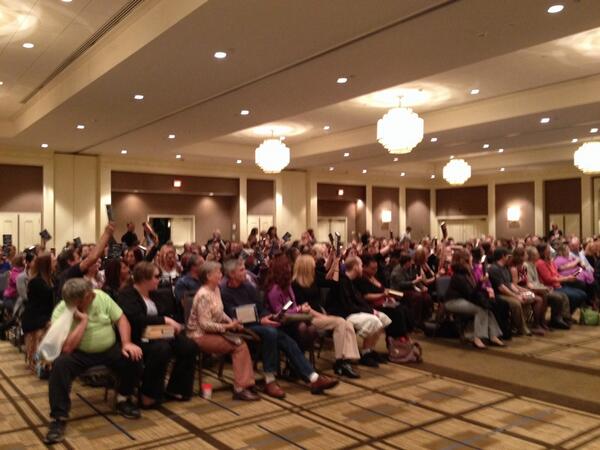 LiveAtRandom's tweet image. Great crowd, thank you all for coming to see Anne Rice tonight.