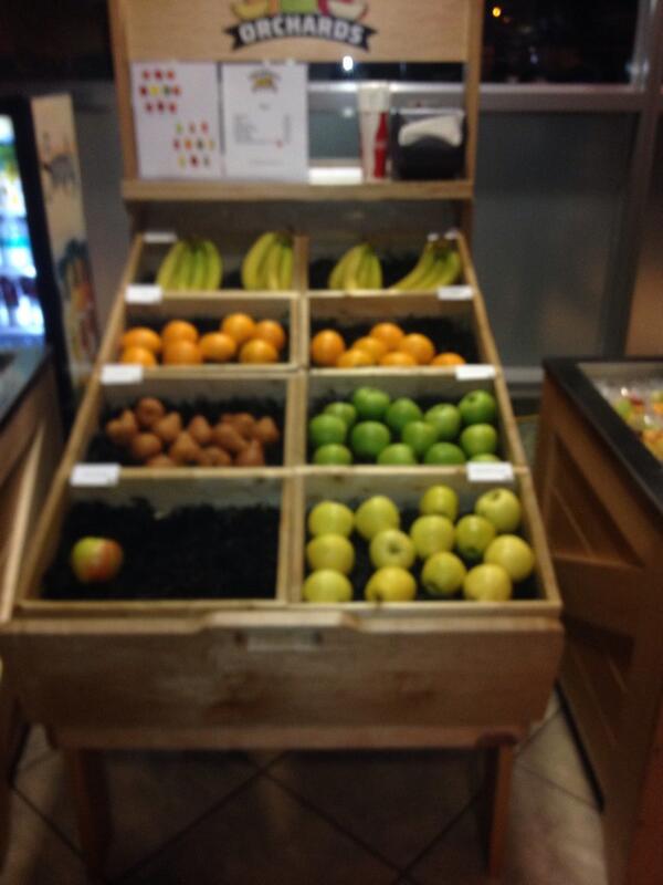 fishergal3's tweet image. Who would munch on this at a leaf game???? That doesn&apos;t look like #beer #ACCproblems #GOLEAFSGO