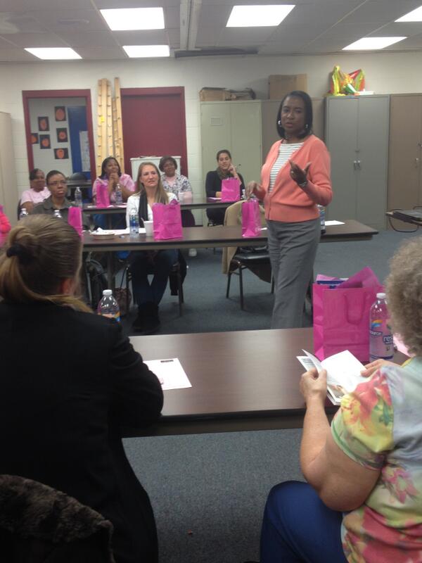 pfhcs's tweet photo. Peoria City Councilwoman Denise Moore with 33 women at @DfSPeoria Professional Women's Group meeting tonight. http://t.co/s2O186vbIT