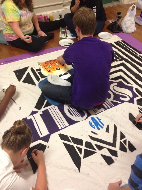 LSUResLife's tweet image. Looking good! RT @BAMLSU: We're working on our homecoming banner!! #HC2013 #lsuhc #bamily