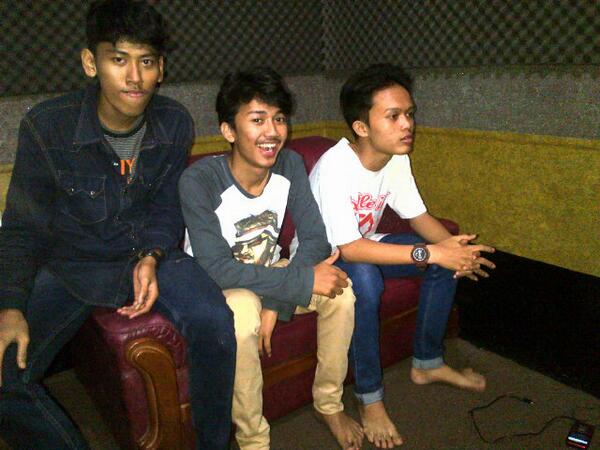 LivePerfomance's tweet photo. @Mridho98 @vajaranvajar @RyanNovaT http://t.co/7MDskrR6XQ
