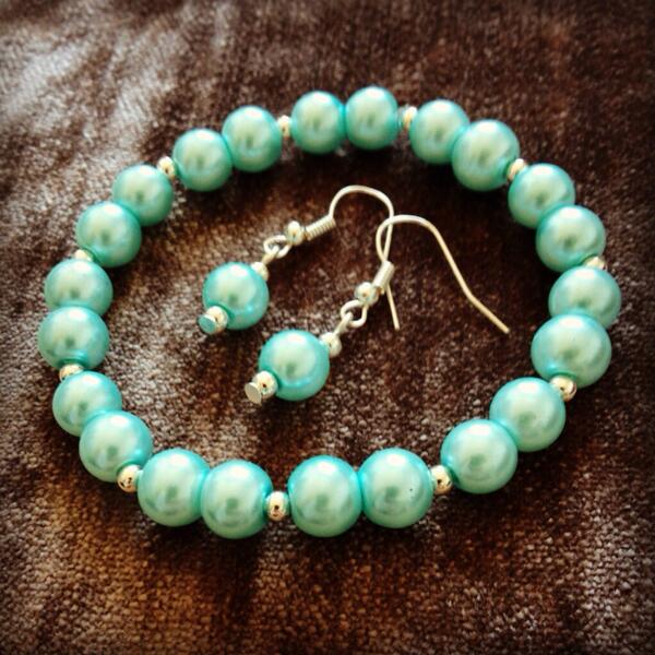 Hand0Made's tweet image. Bracelet and earring set £8 was £12