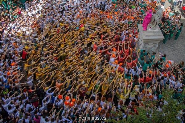 majo_ayala7's tweet photo. Imagenes para recordar! Que gran dia ese nuestro patron! Milaaagrooo! milagroooo! http://t.co/ElK9qBkYlK