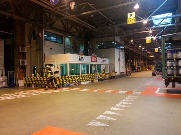 Compleet verzorgde "Koof Branding" personeelsruimte Jupiler, Stella Artios, Leffe vestiging AB Inbev, Leuven (België)