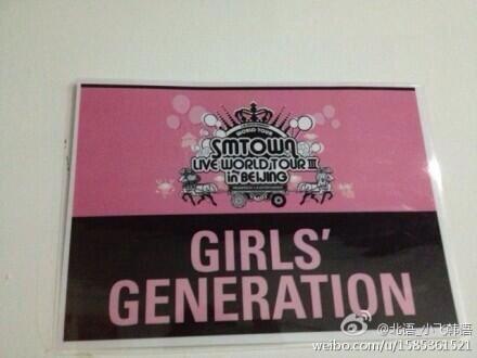 [PIC][18-10-2013]SNSD khởi hành đi Bắc Kinh để tham gia "SMTOWN Live World Tour III in Beijing" vào chiều nay BW2eiaACQAEGeDO