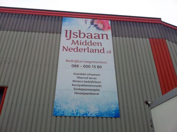 Tekagroep organiseert  ijsbaanmiddennederland.nl event Mercuriushal te Barneveld. De reclame hangt er uiteraard al :)