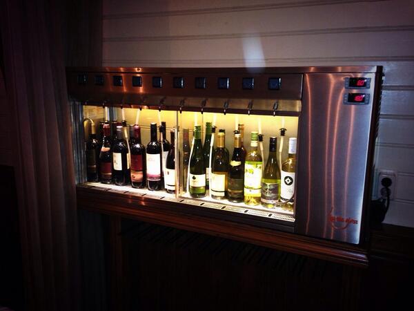 Het_Mauritshuis's tweet image. #pleaseRT Te Koop, zgan WinebytheGlass 10 kraans systeem! Splitkoelmoter en achterwand transparant! #scherpeprijs