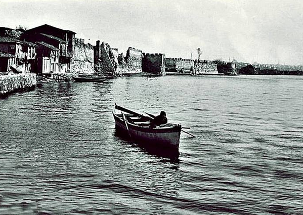 BeyazitKulesi's tweet photo. Samatya Sahili, 1912 http://t.co/QK8oliW4wM