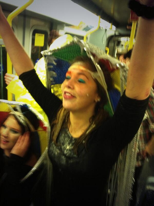 Franbaz_1's tweet image. @emmapeat having SO much fun on the metro #Fresherproblems #Jellyfish