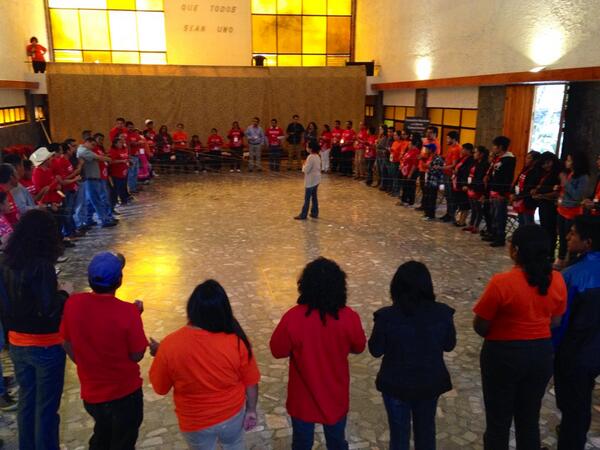 LorenaOrdaz's tweet photo. Encuentro de líderes comunitarios de la @RedescomC  y @THPMexico. "Que todos sean uno" http://t.co/MRiCAtOWgI