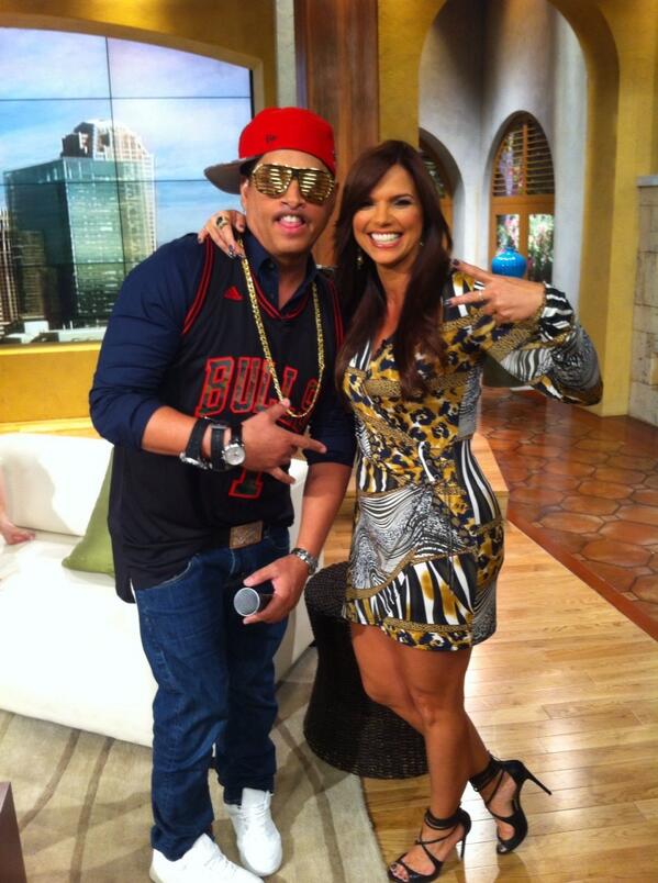 hoydia's tweet photo. ¡DaddyOmar con nuestra queridísima Rashel! #unnuevodia #DaddyOmar http://t.co/UxLLtCw2s9