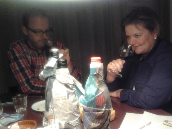 Tannyrijswijk's tweet image. Wijn proeven voor #RestaurantDay #Delft met onze persoonlijke sommelier.