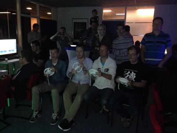 Lanparty met @altijdincontact collega's. ff Inspelen en dan start de game competitie (vestiging Wateringen)