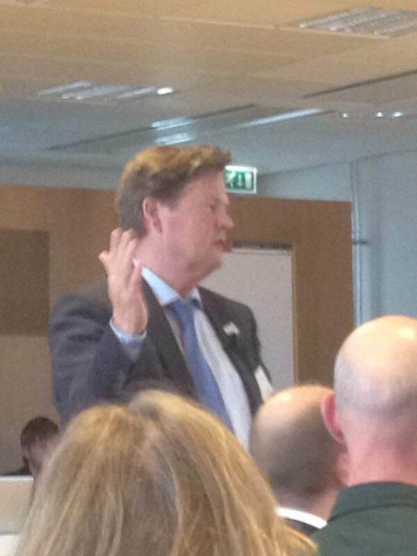 zdlkrndstd's tweet photo. Wethouder @pietsleeking #smarttalks - nieuwe realiteit betekent transitie gemeente en partners http://t.co/bokpN0yCx4