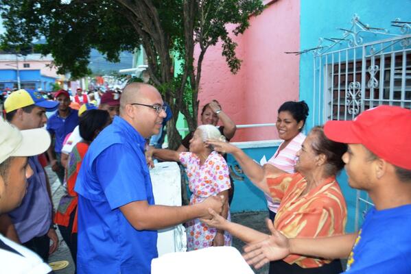JoseMAlcalde's tweet photo. "Seguiré realizando las visitas casa por casa sintiendo el amor y el calor del pueblo que me vio nacer y crecer" http://t.co/A3ETUVFlRh