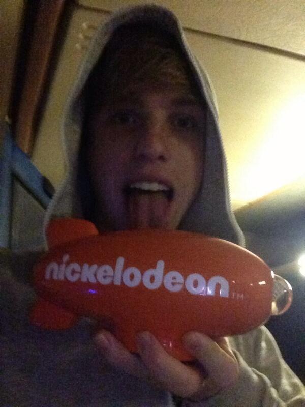 bandmichael's tweet photo. To indo dar um role com meu brinquedo novo bjs ! http://t.co/AUl31vhq3n