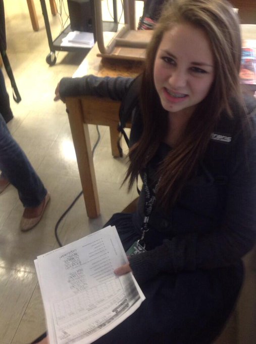 Haha caught this lame lackin in class haha sorry had to do it :) :p @Lyssssa_Lou http://t.co/a6h8La5