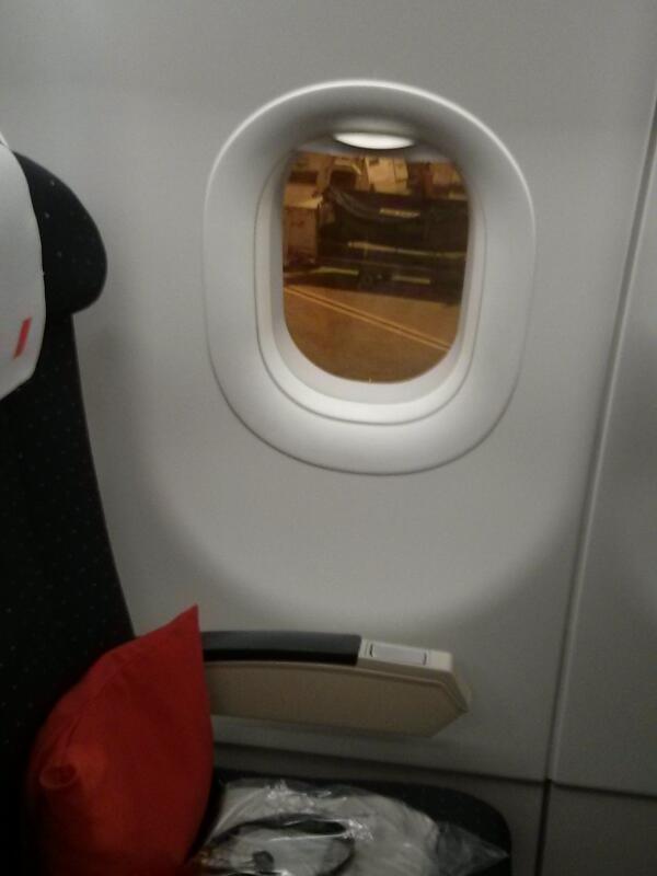 je sui assi a côté de mon pote Nicolas dans l'avion.. 

. 

. 

NICOLAS HUBLOT !!! 
pTdR