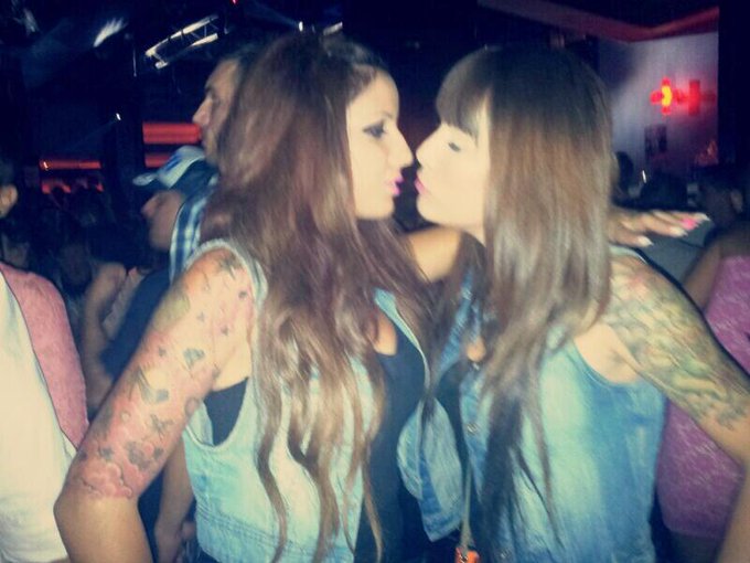 ermanytaaaaa♡&hearts;&hearts; http://t.co/rOztcGAulS<a href="/tag/salou"class="tags"><span>#salou</span></a>