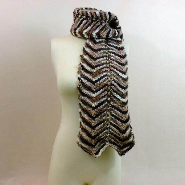 AllTangled's tweet photo. When the wind picks up, a scarf can make the difference between happy and miserable! http://t.co/Fl02vmKh00 http://t.co/Z1gLu3tQMc