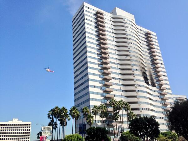 Things looking better at Barrington Plaza on Wilshire. Nice work <a href="/LAFDtalk/">#LAFD Talk 💬</a>