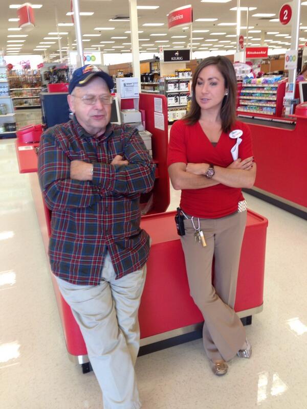 schzacj's tweet image. @DaleVenteicher Jess Vibin&apos; with the guests at the check lanes #obsesedwiththeguest #samepose #interpersonalcomm