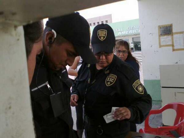 Enemigoi's tweet photo. Foto del disque servidor publico que agrede señora @AristeguiOnline @franciscozea @eruviel_avila @Ecatepec http://t.co/2Op9IiGgul