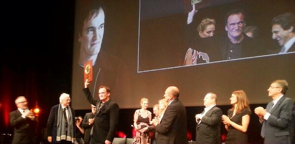 OnlyLyon's tweet photo. Live: standing ovation for #Tarantino Prix Lumière 2013! @festlum with U. Thurman photo MRC Production http://t.co/NPoaHF0IUm