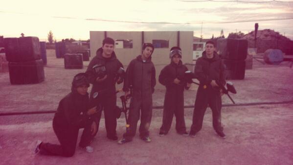 derlisworkout's tweet photo. Buenísima tarde en el paintball con estos mancos jajaja
@Diego45Diego @Fernand61394744 @yonathebyj y #Samu http://t.co/nG6JkttXUQ