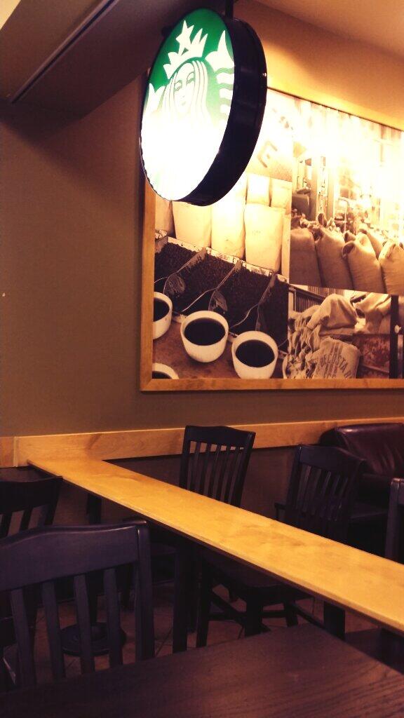 l1ndavida's tweet image. Greatest feeling when this place is open late lol #eveningshiftproblems