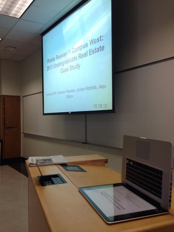 andrewcoff's tweet image. That awkward moment when you don&apos;t have a VGA cable @UTexasProblems