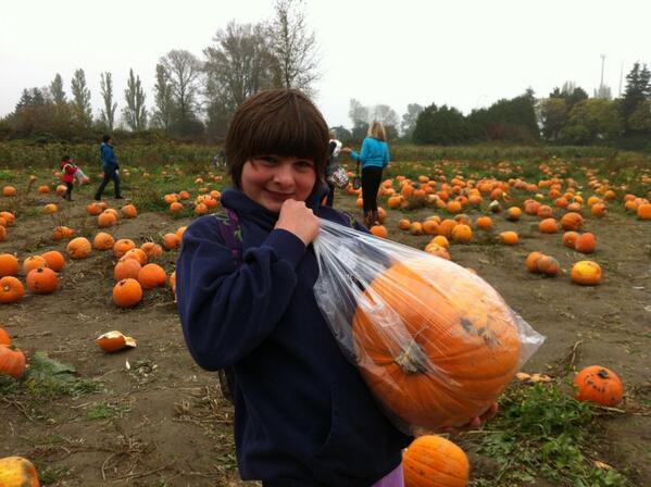 PALSAutismBC's tweet photo. Perfect day for the Pumpkin Patch! Thank you @richcountryfarm for the great times! #autism # fieldtrips http://t.co/3Qb0zUdxDJ