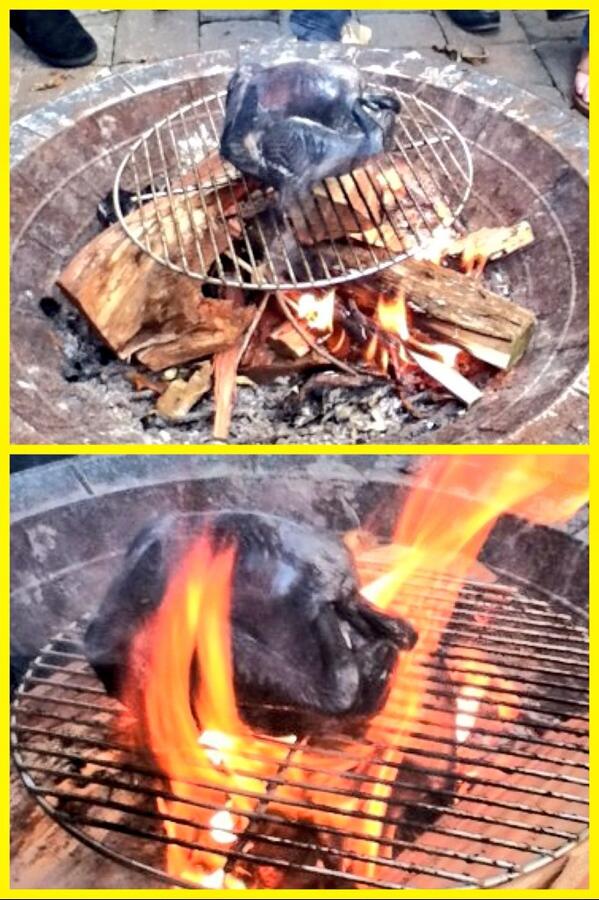 Eat_2Changs's tweet photo. #oldschool roast, it's a legit black chicken #NoFilter #2changs http://t.co/JJTGqSOR4V