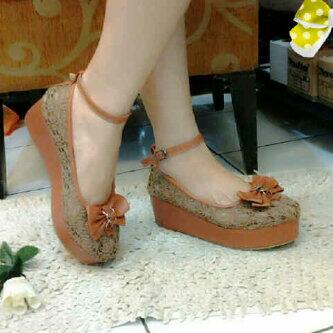 febry_borpas's tweet photo. Platform wedges kombinasi brukat http://t.co/A7dJhzjXks