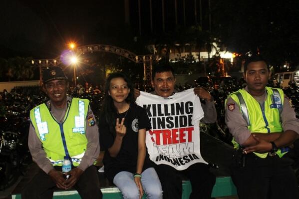 NI die polisi keren anak streetteam :D cc @KILLINGMEINSIDE <a href="/JosaphatKlemens/">Josaphat Klemens</a> @Onadioleonardo <a href="/KSTGresik/">Street Team Gresik</a> <a href="/triwardoyo/">tri wardoyo</a>