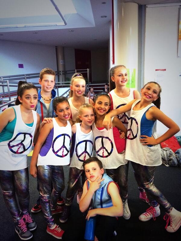 VibzDanceStudio's tweet photo. Ready to go on! http://t.co/WbnKtBOztc