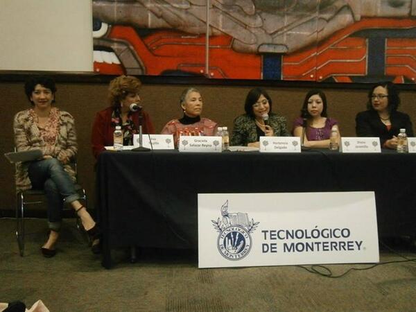 Ayer lectura de Escritoras del Norte en la <a href="/FeriaLibroMty/">Feria Internacional del Libro Monterrey</a> con @DAMADENEGRO33, <a href="/psicfreud/">PSICÓLOGA.</a> #FILmty
