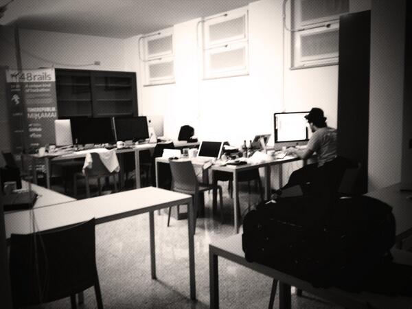 azaupa's tweet image. tutti a dormire, pappemolli!  #timerepublik #48rails