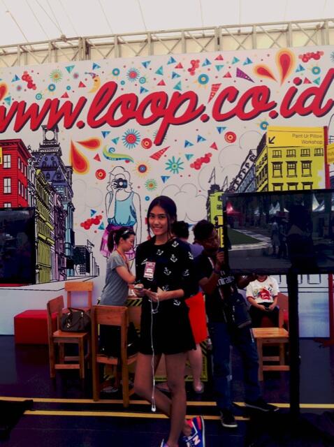 alikaislamadina's tweet image. RT @loop_id: Udah ada @alikaislamadina di booth @simPATI loop di @kickfest 2013 nih Loopers^^ #LoopKickfest