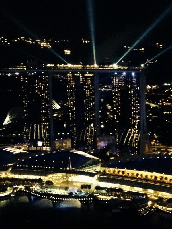Tim_Lowe's tweet image. Singapore's lights shining bright what city of Vision Builders !