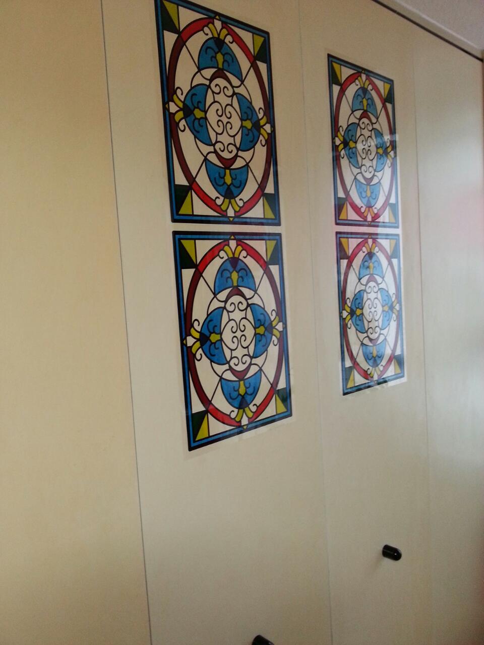 あびーら عبیرہ ダイソーで買ってきたステンドグラス風シールをクローゼットの扉に貼った どことなくトルコランプっぽくできたので満足 Http T Co Zkblzsk7yq Twitter