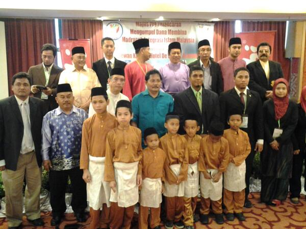 Sepanjang pengulu segala hari semalam is.gd/B4MctH  <a href="/Khairykj/">Khairy Jamaluddin 🇲🇾🌺</a> <a href="/mpkotabelud/">MP Kota Belud</a> <a href="/MukhrizMahathir/">Mukhriz Mahathir</a> <a href="/razaliibrahim/">Dato Razali Ibrahim</a>